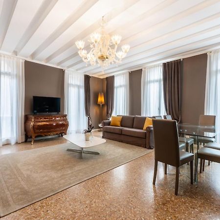 San Teodoro Palace - Luxury Apartments Venesia Bagian luar foto