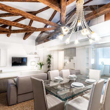 San Teodoro Palace - Luxury Apartments Venesia Bagian luar foto