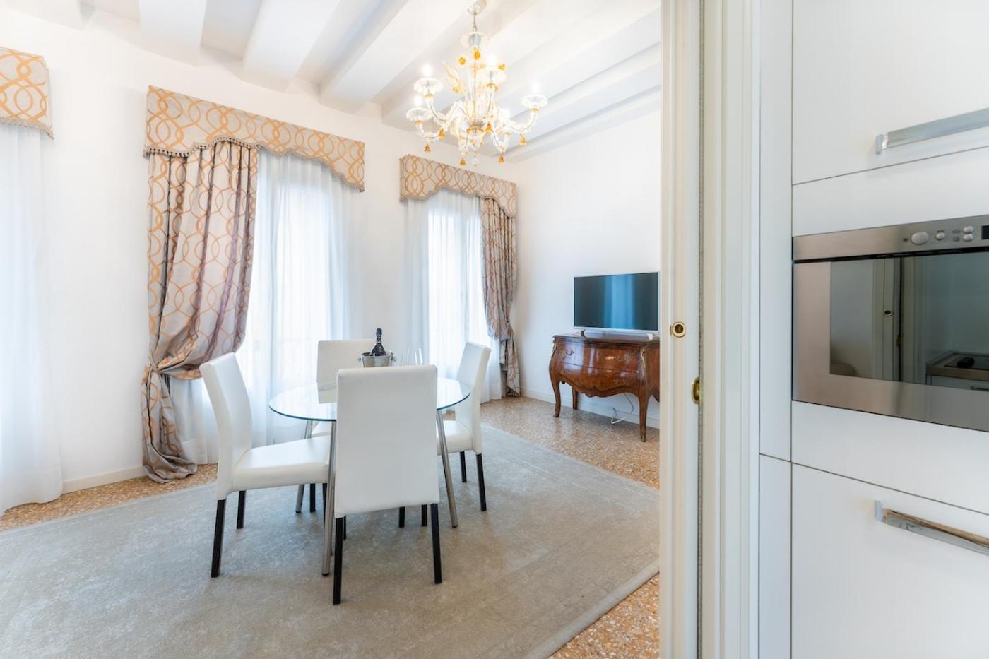 San Teodoro Palace - Luxury Apartments Venesia Bagian luar foto