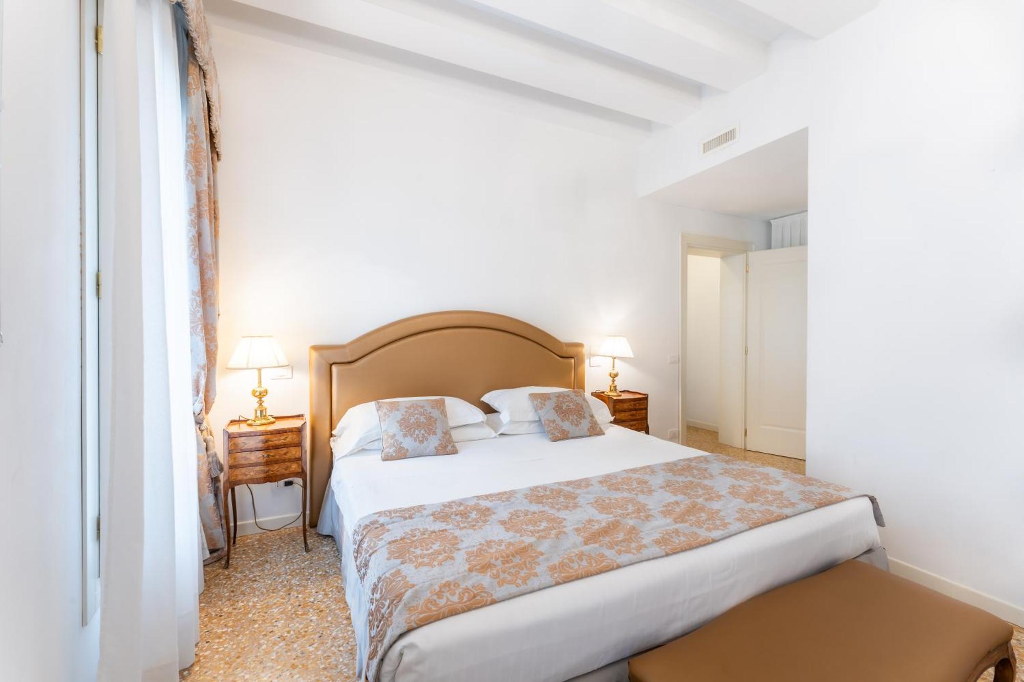 San Teodoro Palace - Luxury Apartments Venesia Bagian luar foto
